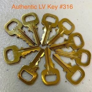 💯 Auth LV Spare Key #316